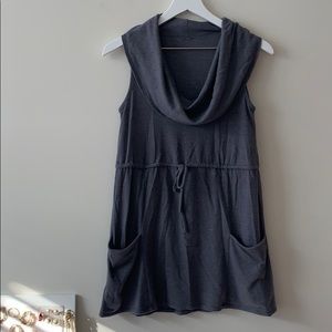 Sleeveless turtleneck  dress with two pockets
